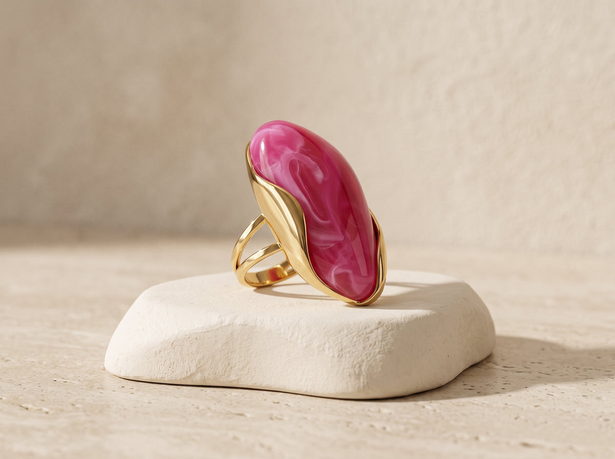 Anillo Ajustable de Resina y Acero Inoxidable Chapado en Oro 18K