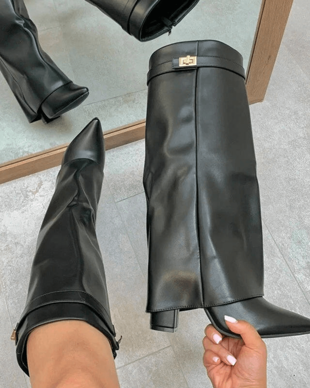 PRESENCIA | Botas de piel vegana con tacón oculto