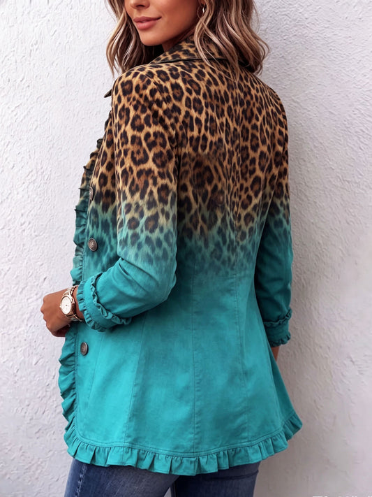 Mercedes | Elegante Blazer de Leopardo Degradado con Volantes Plegados