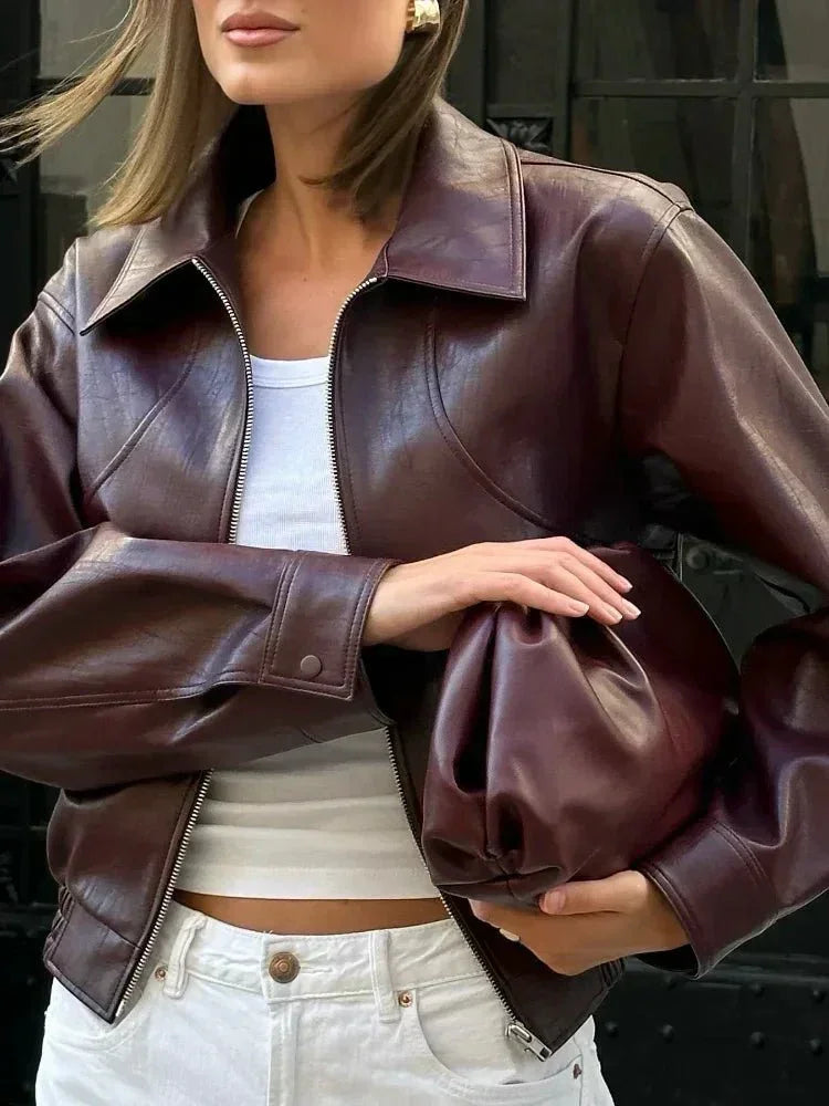 CARÁCTER | Chaqueta corta de cuero burdeos